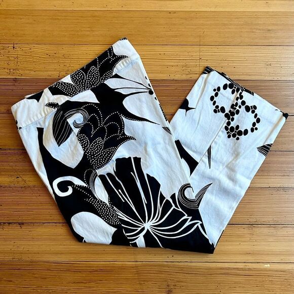 Acorn cropped/ ankle cotton blend pants. Size 6. - Picture 10 of 11